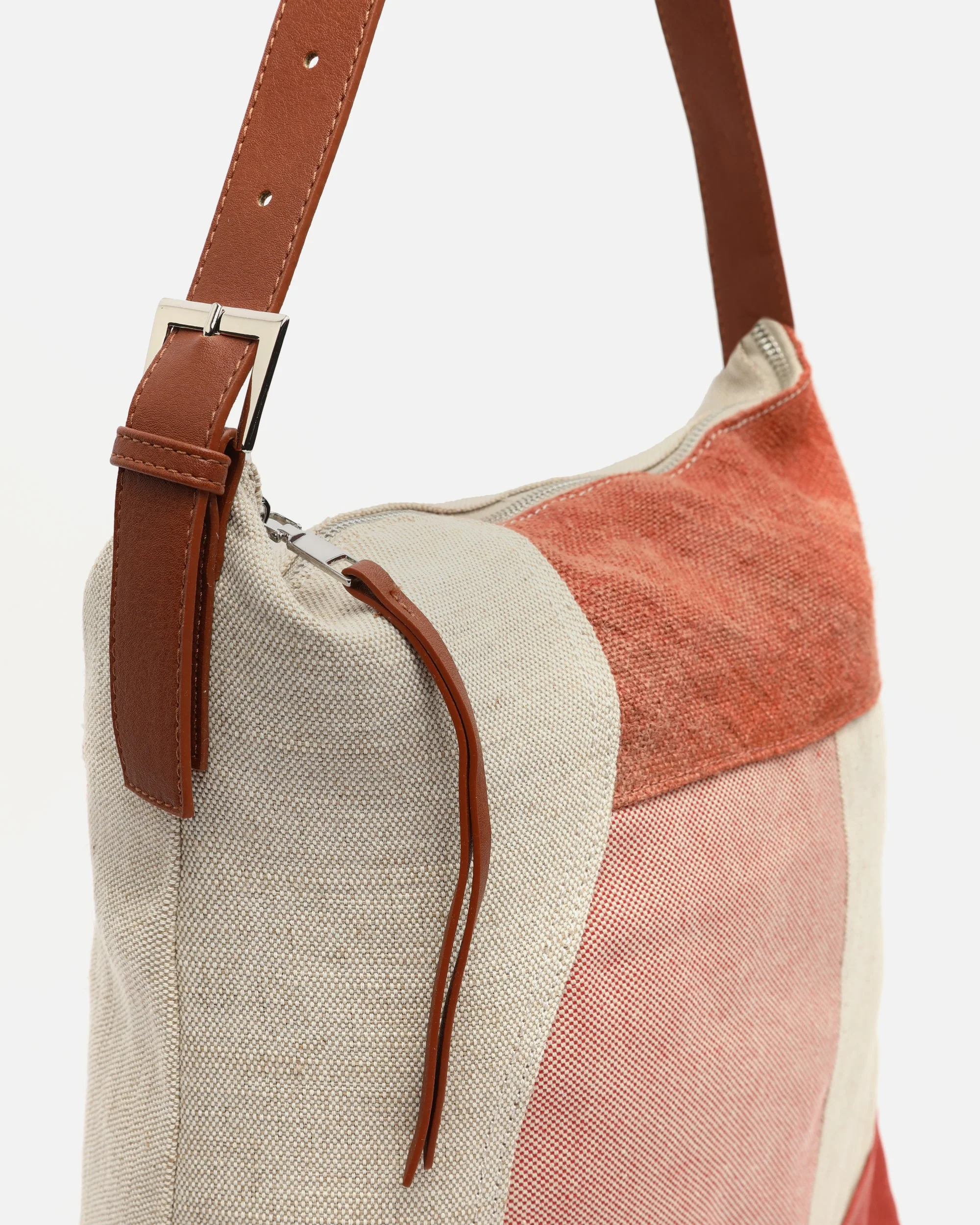 Narcisa bolso hobo con estampado patchwork efecto desgastado ED. - Image 9
